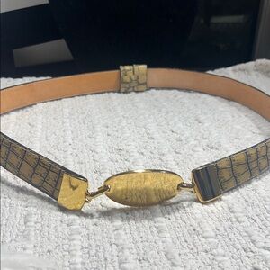 avignon crocodile embossed leather belt With Gold Buckle Women’s Size Small.